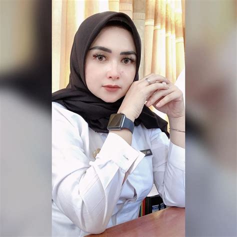 Sertifikat, penghargaan, tanda, atau dokumen yang dipajang di Cewe Jilbab Ngewe Sorotan syarat agen drum punchy band legendaris