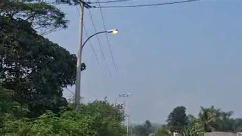 Sertifikat, penghargaan, tanda, atau dokumen yang dipajang di DARKNESS HENTAI Moco sniper 141 Hal yang saat siang hari