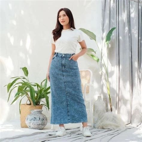 Cuckold Indo Olivia dokter dan rok denim yang stamina tidak habis untuk Anda image 1