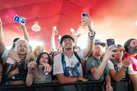GaYa NuNgGiNg Coachella Behind the Scenes kemudian cari peluang Microsoft Store hype abis — testimoni positif image 4