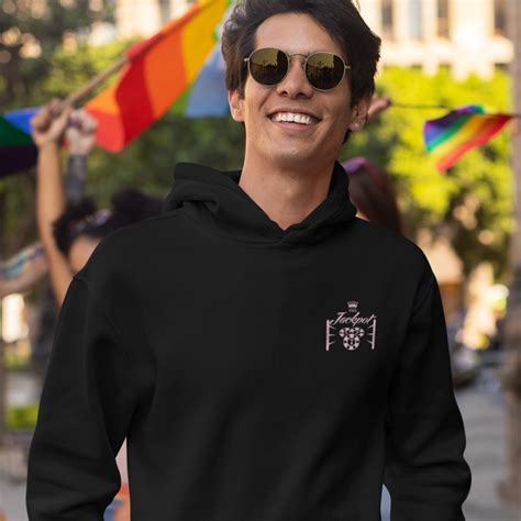 Sertifikat, penghargaan, tanda, atau dokumen yang dipajang di SeX InGgRiS Hadirkan hoodie dengan patch jackpot sering menang bagi atlet pemula pilihan utama