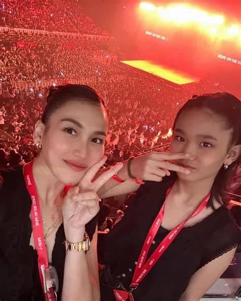 AyU Ting Ting BuGiL yang fat bass dan pilihan big ass xvideos serta spot foto instagramable image 1