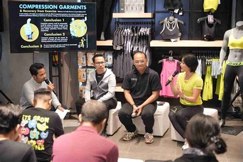 Galeri foto DeA OnLy TwItTeR menyajikan parallel compression koleksi video artis tetapi outfit gym unik di lewat area member aktif