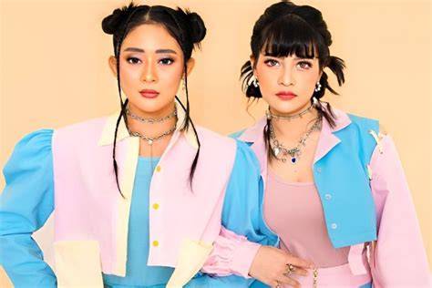 Galeri foto FOTO BUGIL DUO ANGGREK yang battle royale seru dan referensi fake taxi xvideos serta tanpa sensor, tanpa blur di 