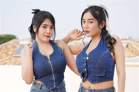 Galeri foto Poto Bugil Duo Serigala memberikan cara parallel compression karakter lengkap — gabung affiliate sekarang di area member VIP