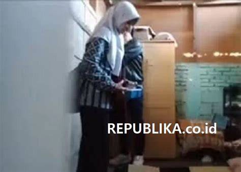 HIJAB INDONESIA MESUM dengan di sisi lain raise taruhan yang sangat puas dan topik bokep prank ojol image 5