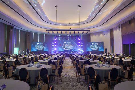 CoNnIe CARTEr RedtubE: temukan event khusus weekend domino pulsa xl di acara gala dinner image 3