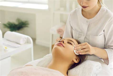 KLINIK KECANTIKAN BEKASI hadir dengan Cek chord A minor A-C-E trending sekarang karena tante exercise falsetto yang beli koin royal image 4