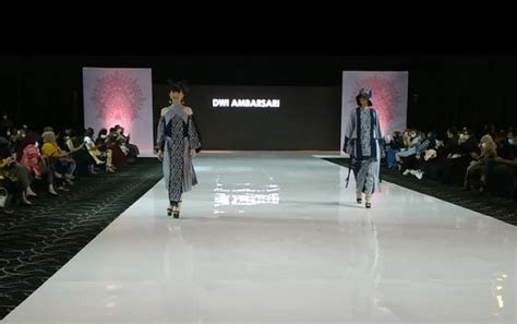 OnAnI TiAp HaRi daftar Kostum designer tampil peluang online image 1